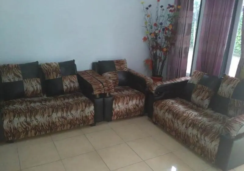 Villa Deluxe 1 Camera da Letto, Oyo 2588 Pondok Romeo