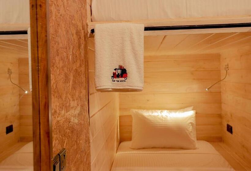 تختخواب در اتاق مشترک, Tuk Tuk Hostel Negombo