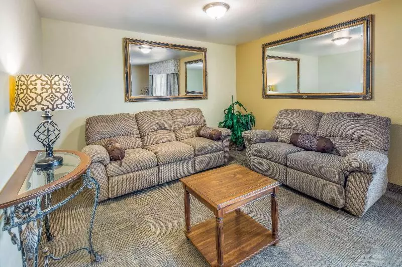 スイート, Clarion Hotel & Suites Fairbanks Near Ft Wainwright