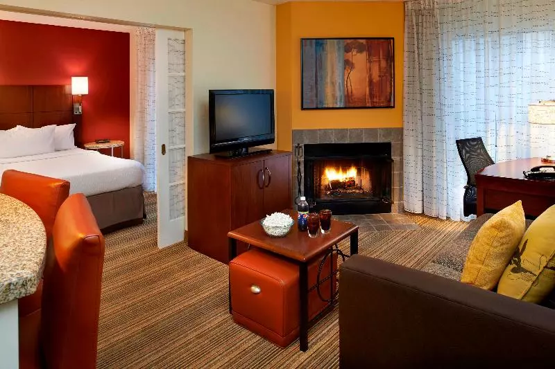 スイート, Sonesta Es Suites Detroit Warren