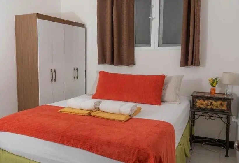 اتاق استاندارد, Amina Inn