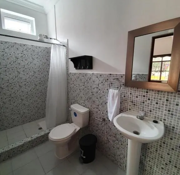 اتاق لوکس, Amina Inn