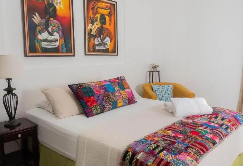 اتاق لوکس, Amina Inn
