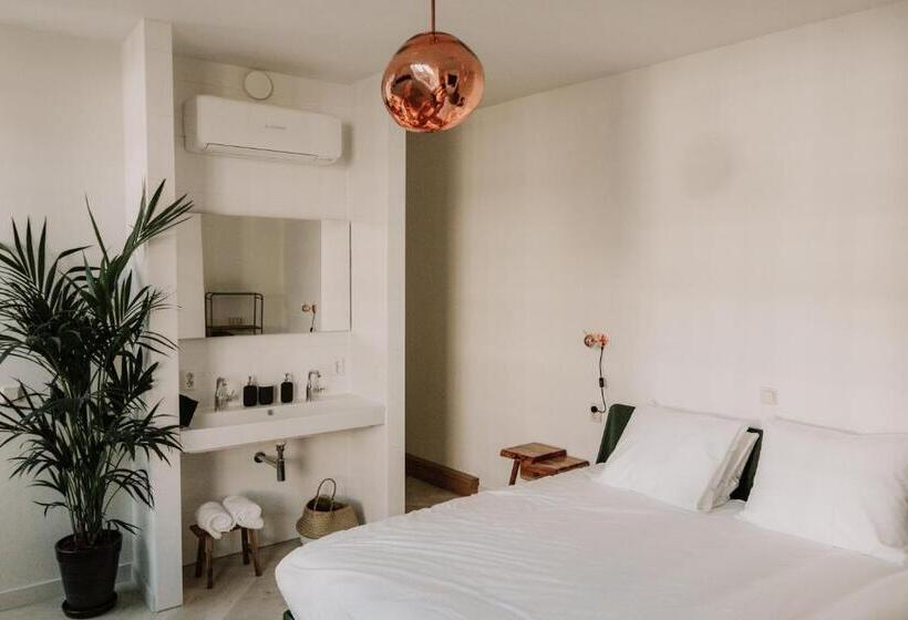 غرفة قياسية سرير كينج, Brass