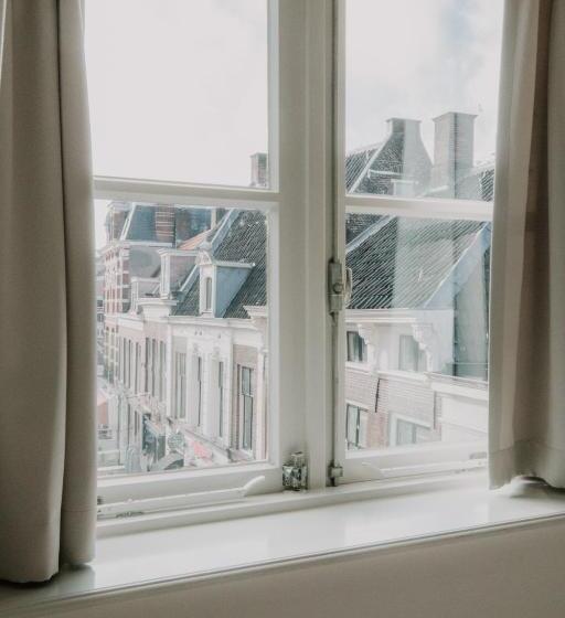 غرفة أساسية, Brass