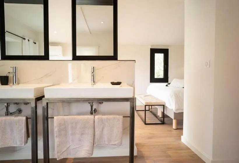 Deluxe Suite King Bed, Villa Milanu