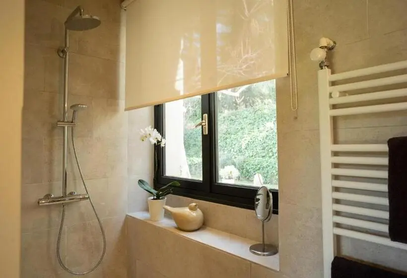 اتاق استاندارد با چشم‌انداز دریا, Villa Milanu