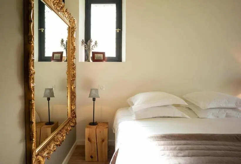 اتاق لوکس با چشم‌انداز دریا, Villa Milanu