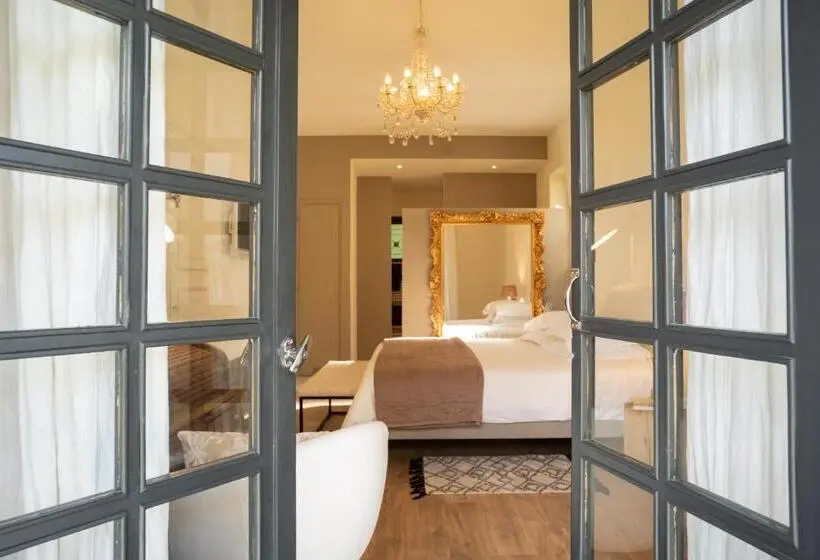 اتاق لوکس با چشم‌انداز دریا, Villa Milanu