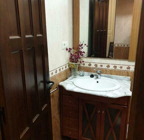 Номер Стандарт Трехместный, Palacio Del Conde De Rebolledo