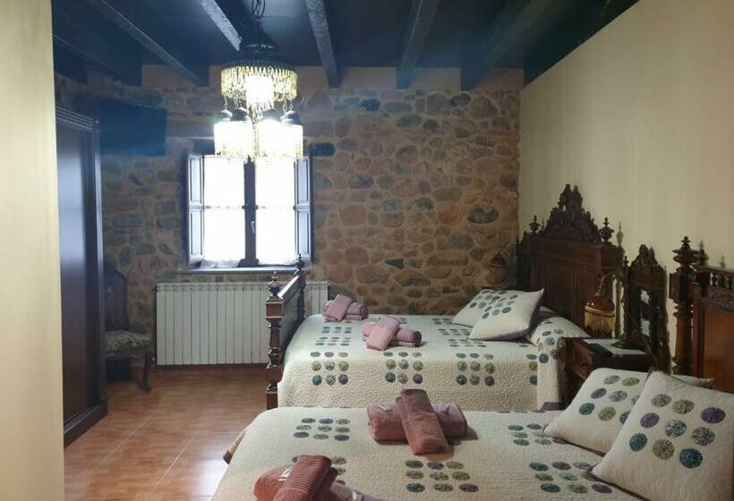 Семейный Номер, Palacio Del Conde De Rebolledo