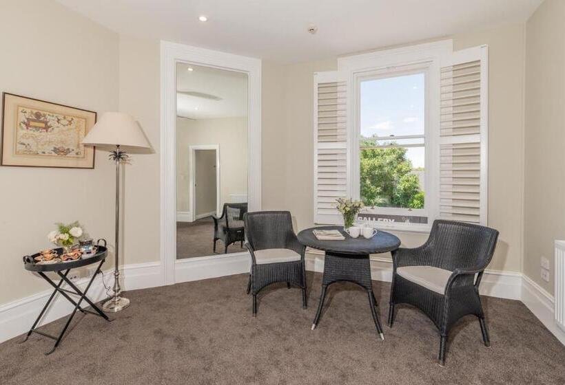 חדר פרמיום, The Lord Clyde