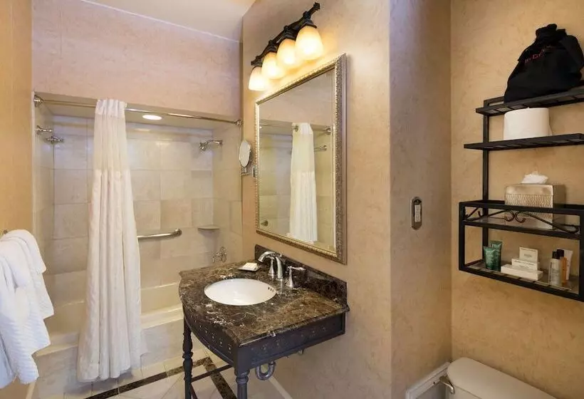 سوییت جونیور, Seelbach Hilton Louisville Downtown