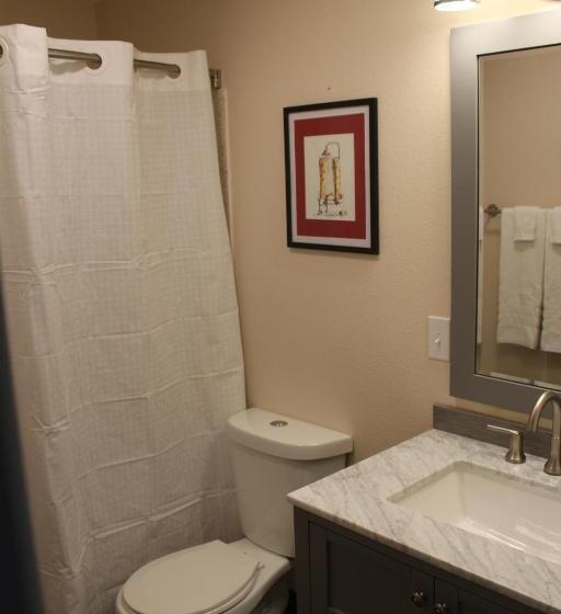 带大床的套房, Inn At The Sea