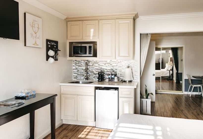 Полулюкс с Балконом, Laguna Cove