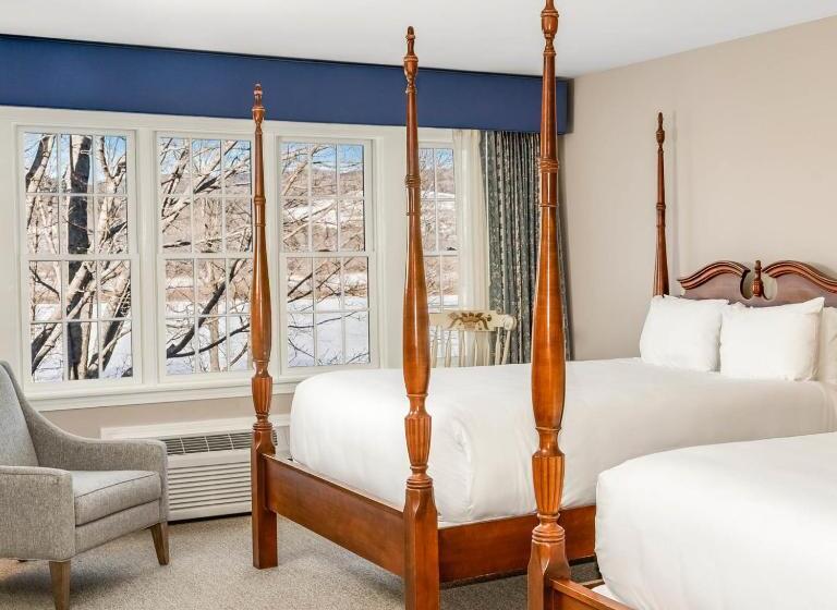 غرفه قياسيه سريرين مزدوجين, The Shire Woodstock