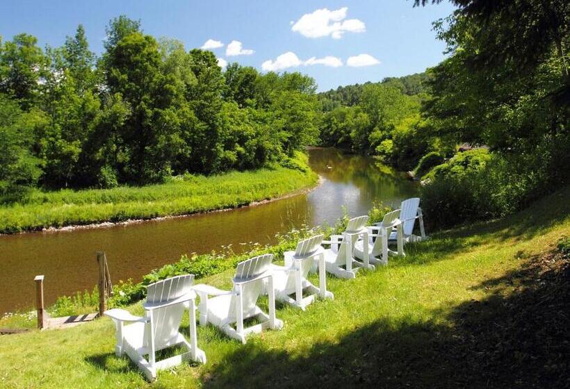 غرفة قياسية مطلّة علي النهر, The Shire Woodstock