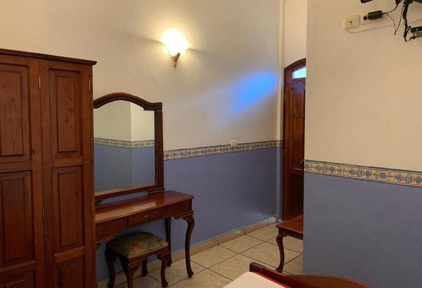 标准间, Real De Cortés