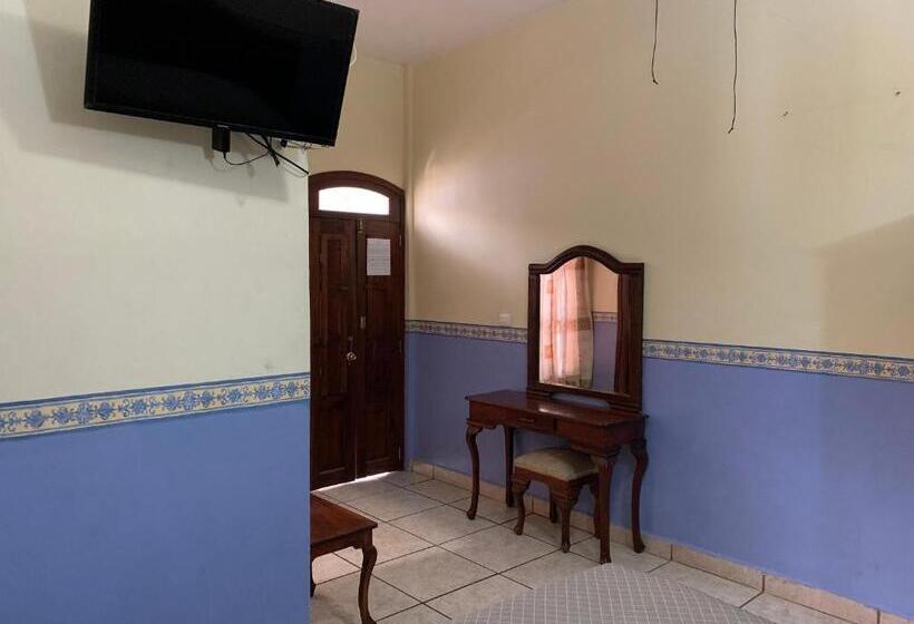 高级大房间, Real De Cortés