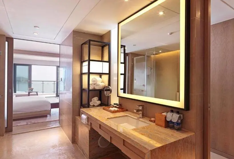 キングサイズベッドのスタンダードルーム, Crowne Plaza Ningbo Xiangshan Sea View, An Ihg