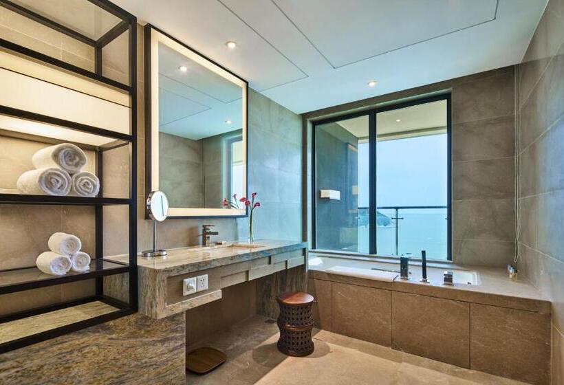 带海景的复工套房, Crowne Plaza Ningbo Xiangshan Sea View, An Ihg