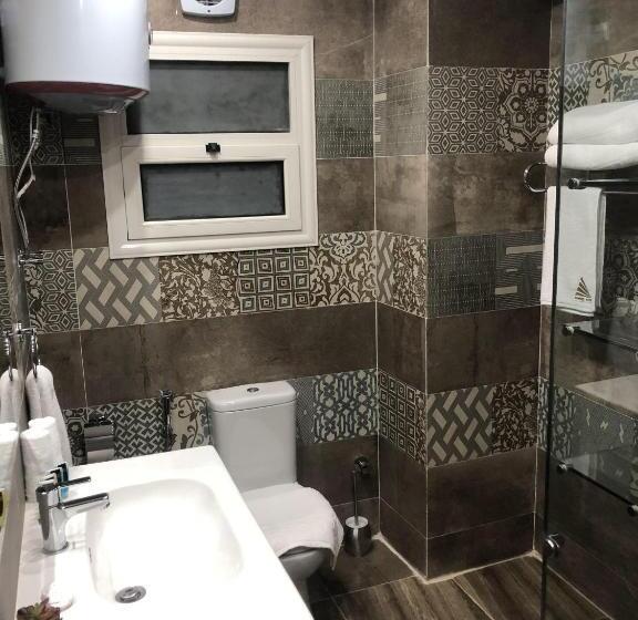 اتاق استاندارد, Pyramid Edge Hotel & Exclusive Pyramids View Rooftop