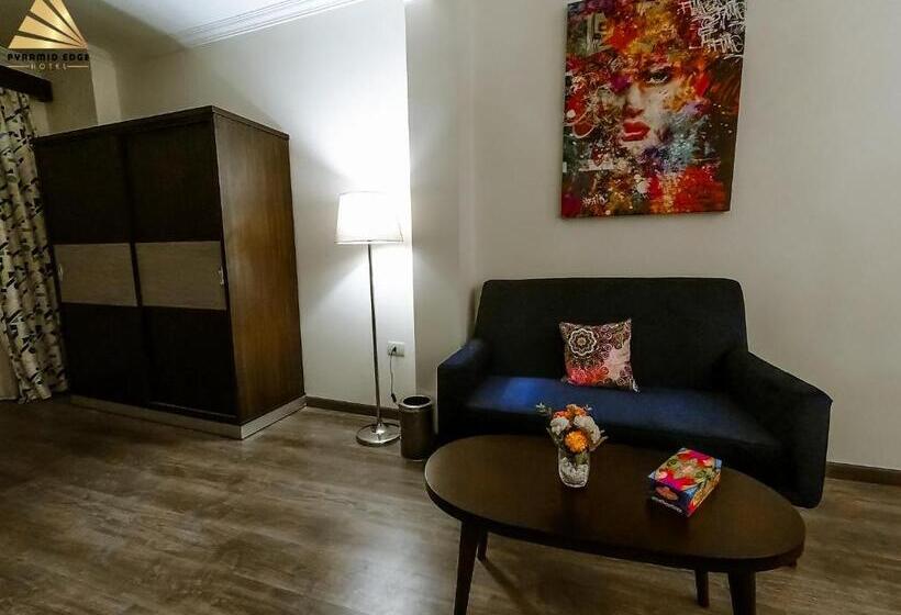 اتاق لوکس با چشم‌انداز, Pyramid Edge Hotel & Exclusive Pyramids View Rooftop