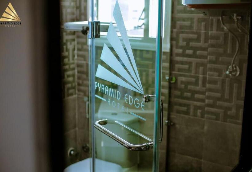 اتاق خانوادگی, Pyramid Edge Hotel & Exclusive Pyramids View Rooftop