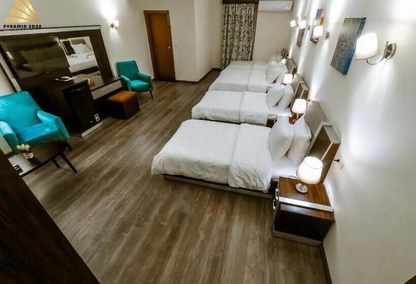 اتاق خانوادگی, Pyramid Edge Hotel & Exclusive Pyramids View Rooftop