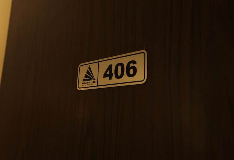 اتاق خانوادگی, Pyramid Edge Hotel & Exclusive Pyramids View Rooftop