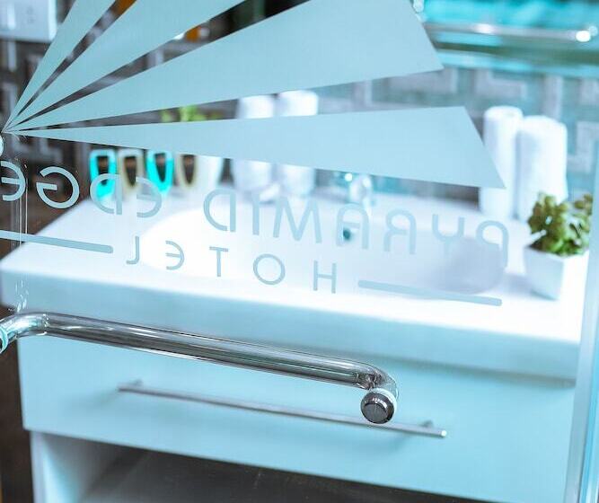 اتاق خانوادگی, Pyramid Edge Hotel & Exclusive Pyramids View Rooftop