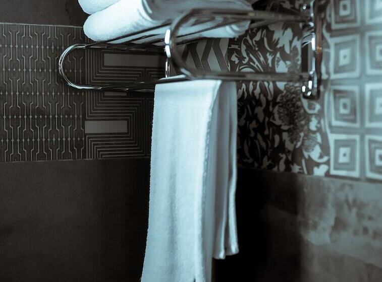 اتاق خانوادگی, Pyramid Edge Hotel & Exclusive Pyramids View Rooftop