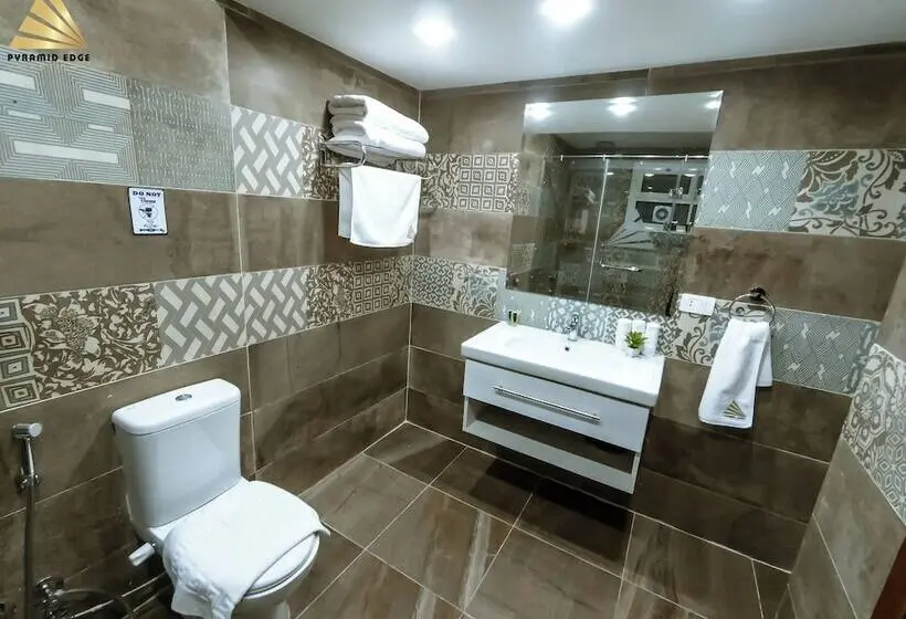 اتاق لوکس با چشم‌انداز, Pyramid Edge Hotel & Exclusive Pyramids View Rooftop