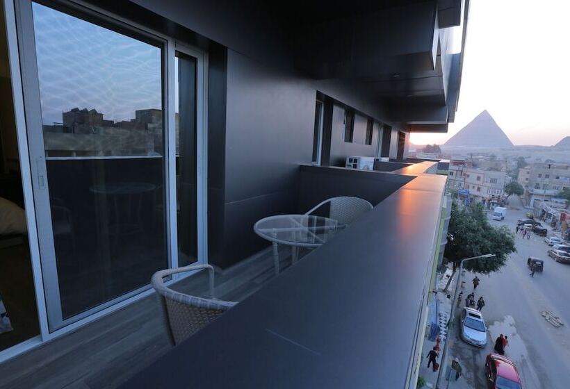 اتاق لوکس سه تخته با چشم‌انداز, Pyramid Edge Hotel & Exclusive Pyramids View Rooftop