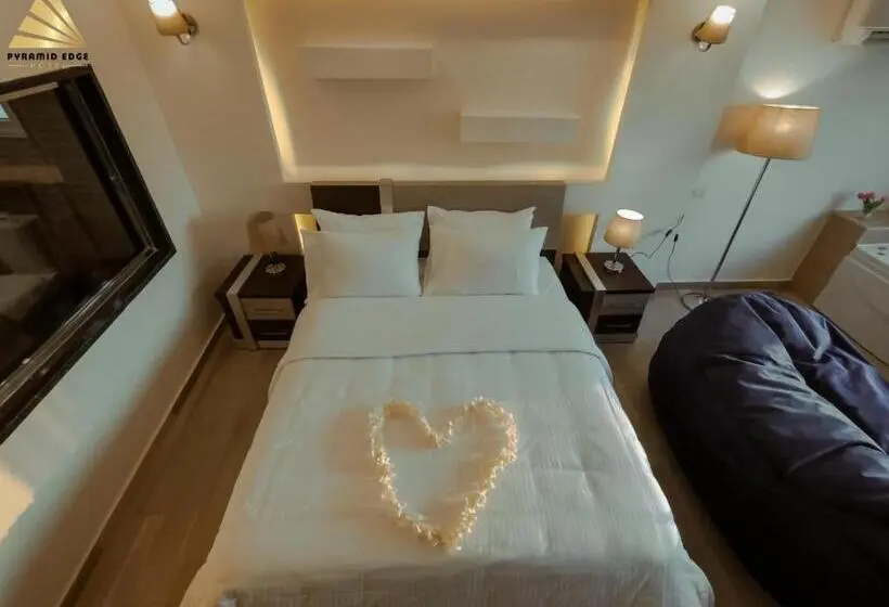سوییت اجرایی, Pyramid Edge Hotel & Exclusive Pyramids View Rooftop