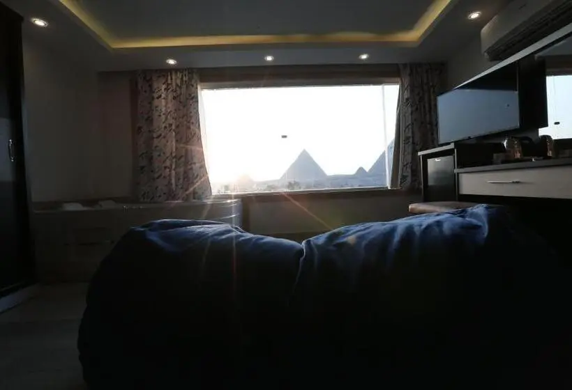 سوییت اجرایی, Pyramid Edge Hotel & Exclusive Pyramids View Rooftop