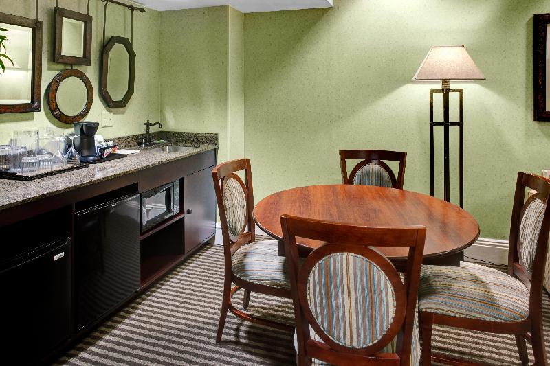 이그제큐티브 스위트, Holiday Inn Express Hotel & Suites Atlanta Buckhead, An Ihg