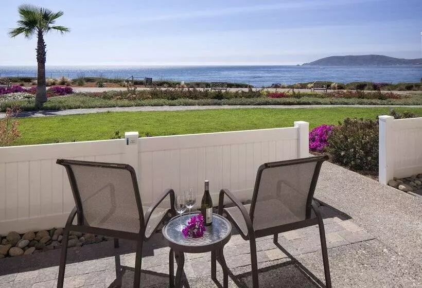 デラックスルーム, Spyglass Inn