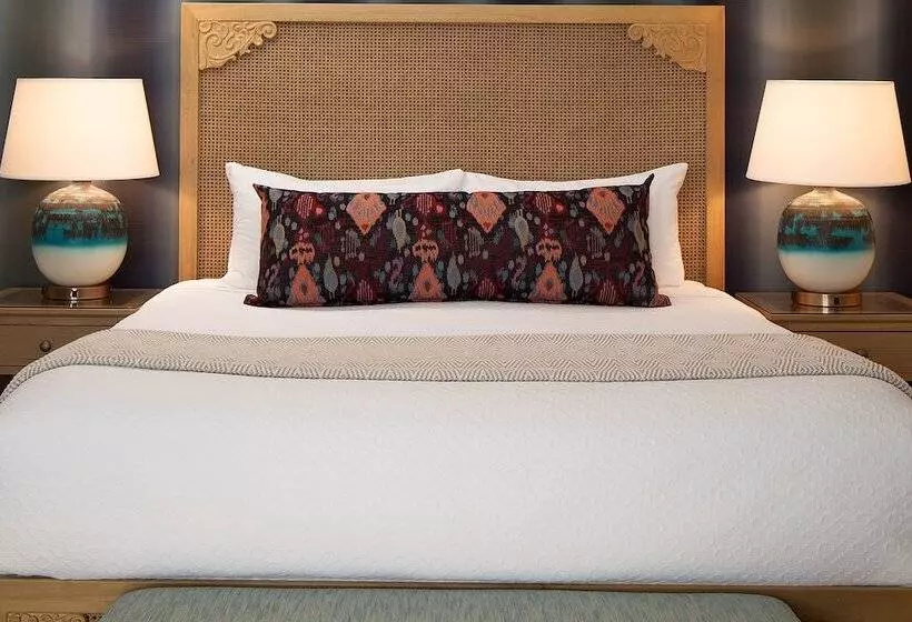 デラックスルーム, Spyglass Inn
