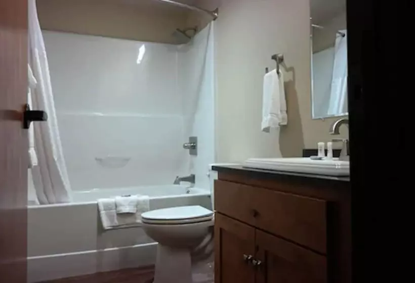 اتاق استاندارد با 2 تخت دوبل, Sitka Hotel And Restaurant