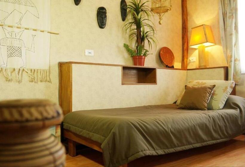 غرفة عائلية مطلّة علي الحديقة, Los Pequenes