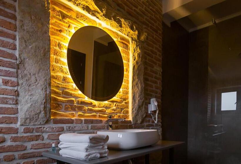 غرفة عائلية, Barba Boutique