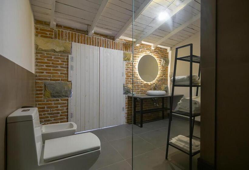 غرفة عائلية, Barba Boutique