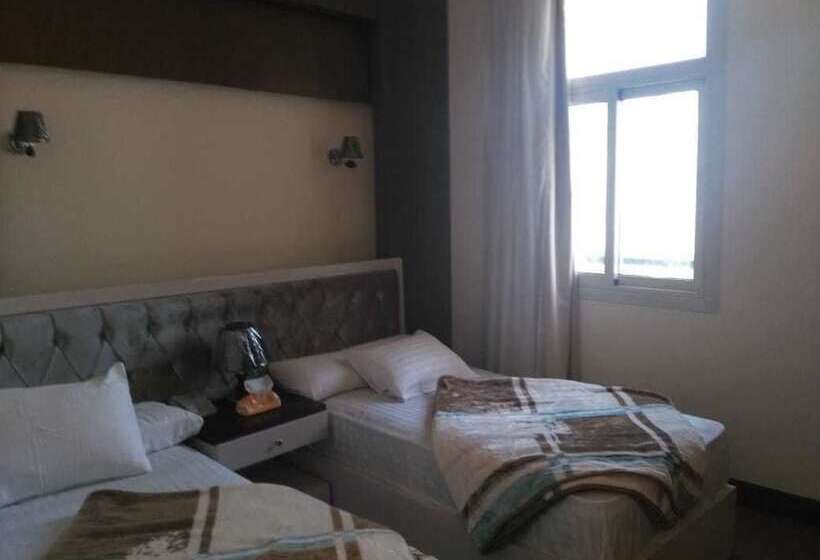 Deluxe room with river view, Horizon Loaloat El Nile