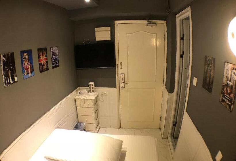 اتاق سوپریور یک تخته, The House