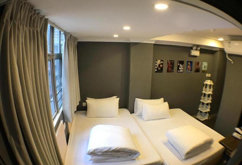 اتاق سوپریور سه تخته, The House