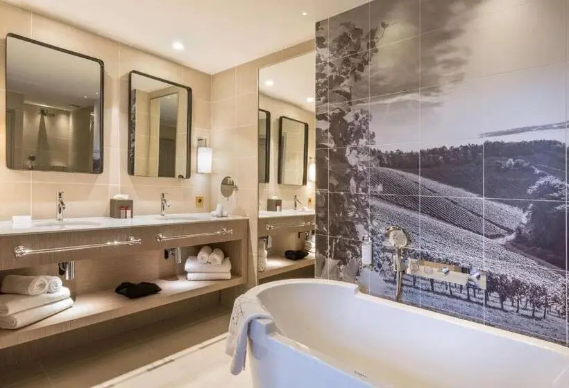 سوئیت با تخت بزرگ, Hôtel & Spa Les Sept Fontaines Best Western Premier