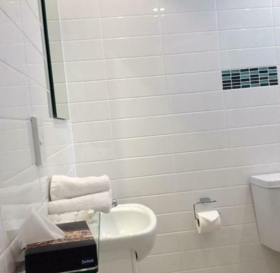 استودیوی استاندارد, Capital View Motor Inn