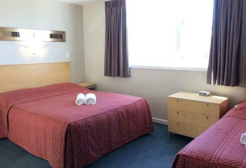 スタンダードスタジオ, Capital View Motor Inn