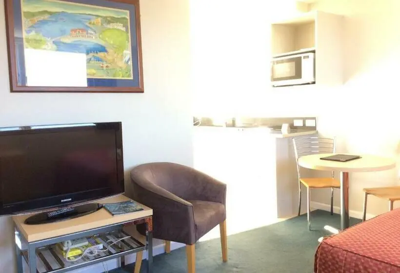 スタンダードスタジオ, Capital View Motor Inn